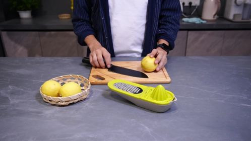 2-in-1 Manual Juicer & Grater
